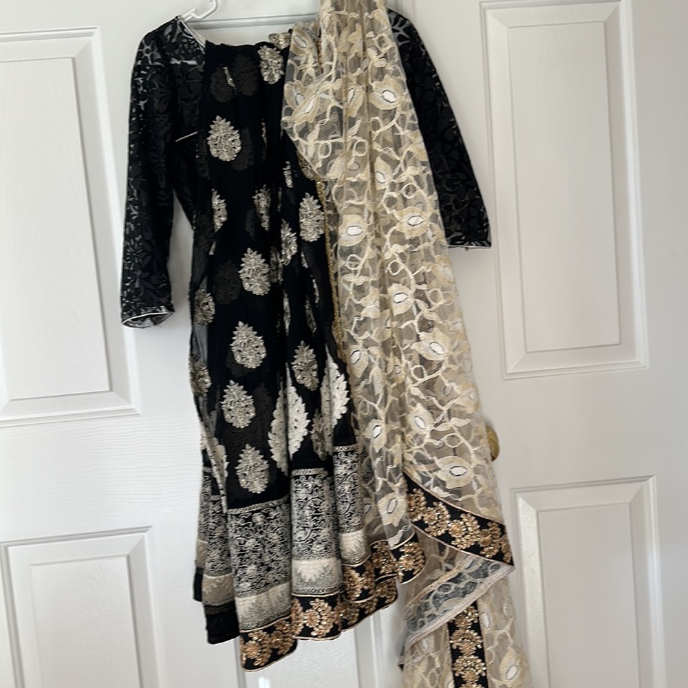 Black elegant saree set. - Picture 6 of 10